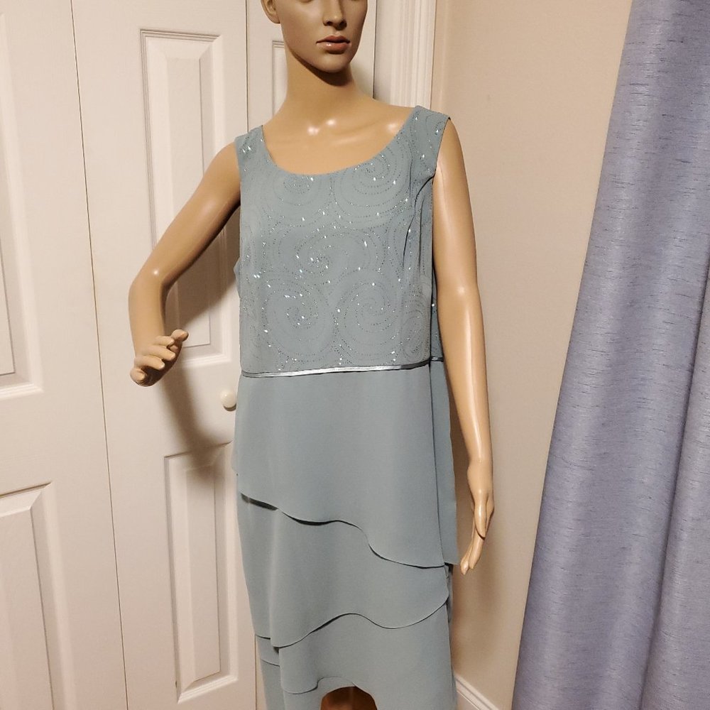 Two piece Maya Brooke dressy dress.